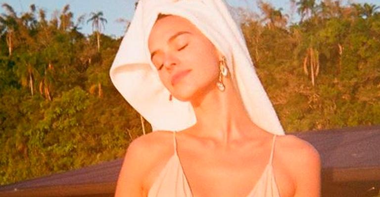Bruna Marquezine mostra corpo esbelto em microbiquíni ao relembrar viagem: “Uma deusa”