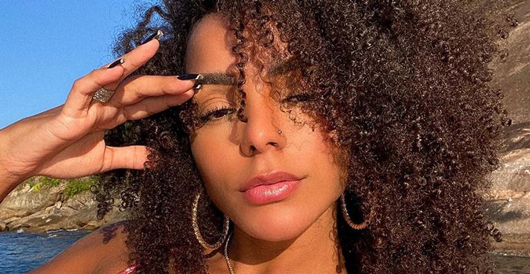 Brunna Gonçalves celebra cabelos naturais e revela medo de julgamento: “Passei minha vida toda alisando”