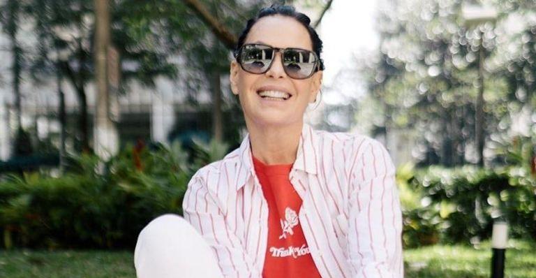 Carolina Ferraz relembra clique aos 29 anos de idade: “Versões de mim”