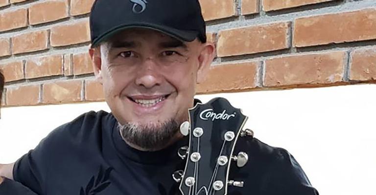 Digão, do Raimundos, comemora vitória contra a Covid-19: “Oficialmente livre”