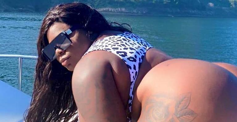 Luxo! Jojo Todynho surge com pouca roupa em passeio de lancha: “Dona de si”