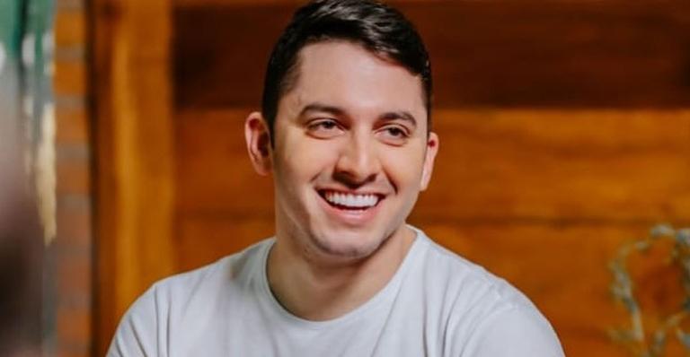 Mesmo sem shows, Jonas Esticado alcança pela 1° vez o topo nas paradas musicais: “Ano especial”
