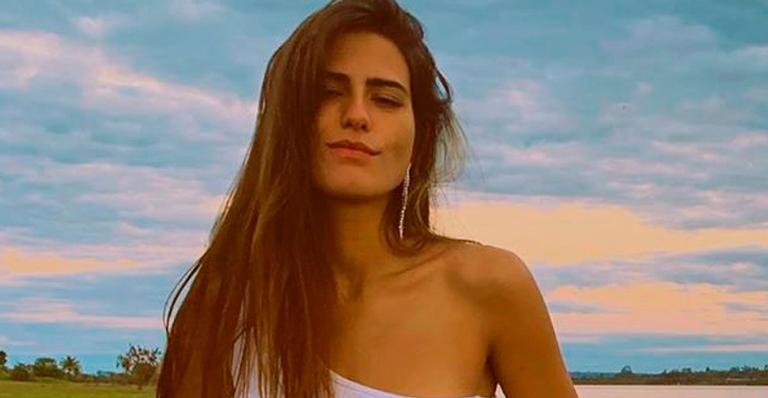 Filha de Glória Pires, Antonia Morais posa de top e shortinho e faz sucesso: “Magérrima”
