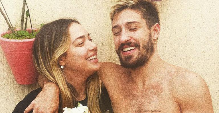 Carol Dantas ostenta pernão torneado e deixa Vinicius Martinez babando: “Blogueira mais bonita”