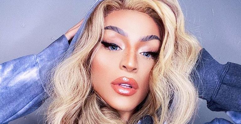 Pabllo Vittar posa com calcinha atoladíssima e deixa bumbum enorme em evidência: “Subiu a temperatura”