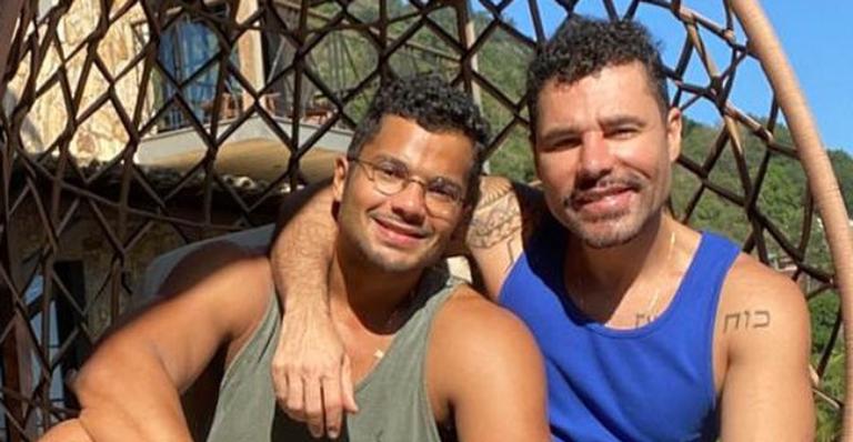 Rodrigo Sant’Anna revela segredo e abre o jogo sobre convivência com o marido na quarentena