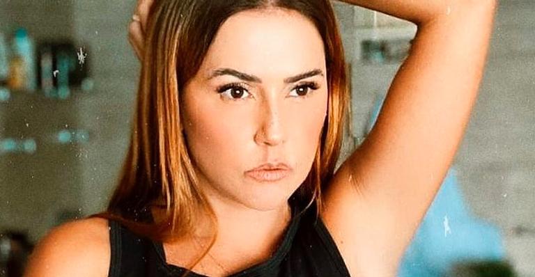 Aos 40 anos, Deborah Secco dá close em abdômen sarado de biquíni e agrada: “Esculpida em mármore”