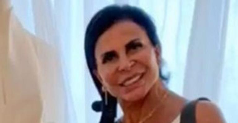 Bateu o martelo! Gretchen escolhe vestido de noiva luxuoso para casamento com saxofonista