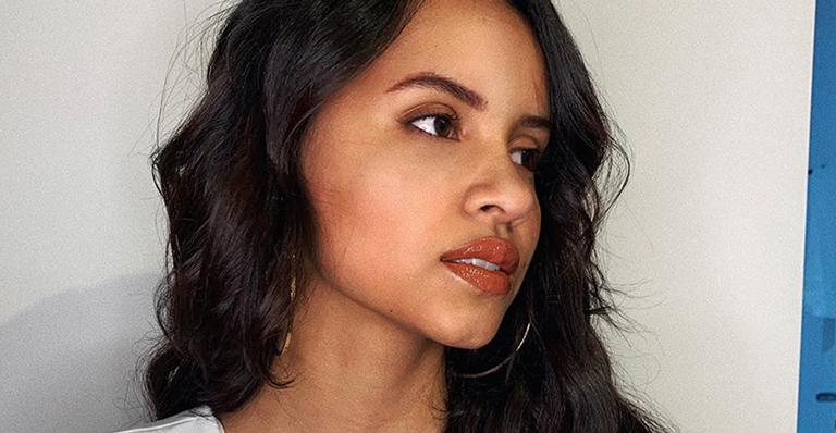Ex-BBB Gleici Damasceno exibe lado mulherão e posa com decote generoso e sem sutiã: “Diversão”