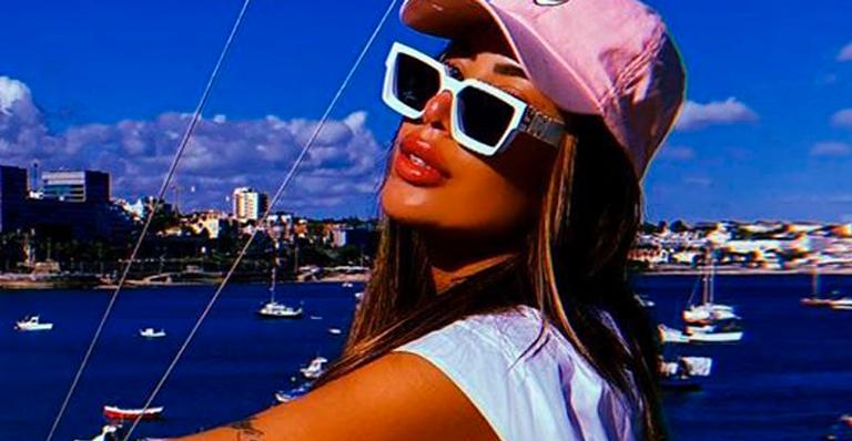 Irmã de Neymar, Rafaella Santos aproveita viagem em Portugal de shortinho