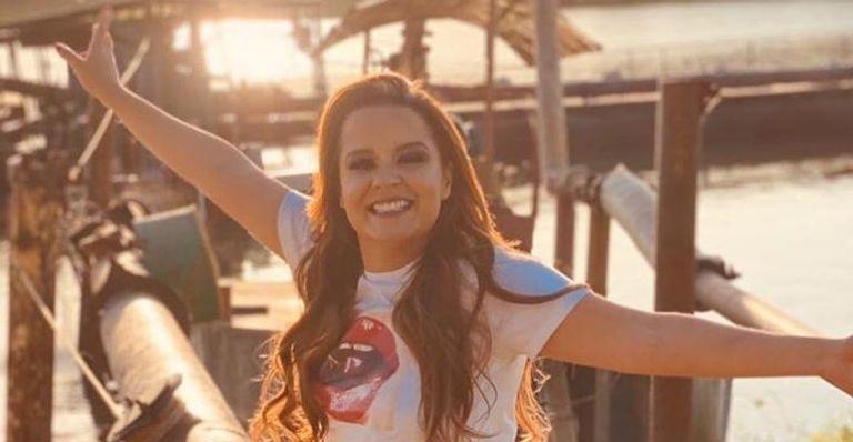 Maiara posta clique natural e recebe elogios na web: “Sempre com você”