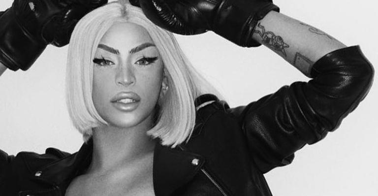 Só de calcinha, Pabllo Vittar esbanja sensualidade e arranca suspiros da web: “Olha esse corpo”