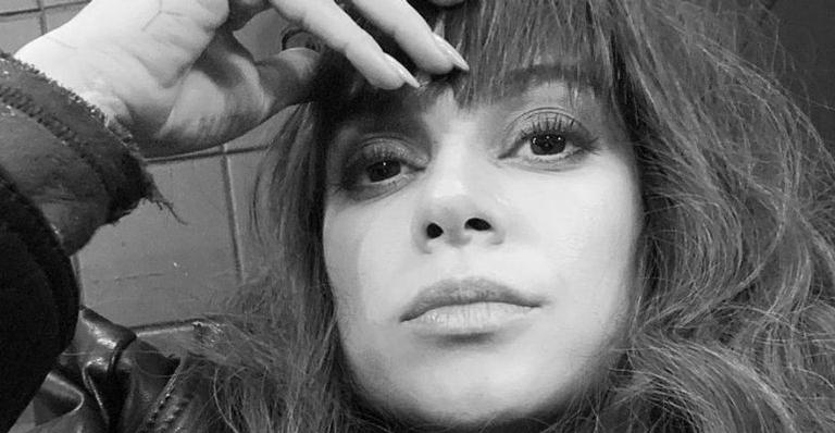 Thaila Ayala posta clique dedicada nos textos: “Vesga de tanto estudar”