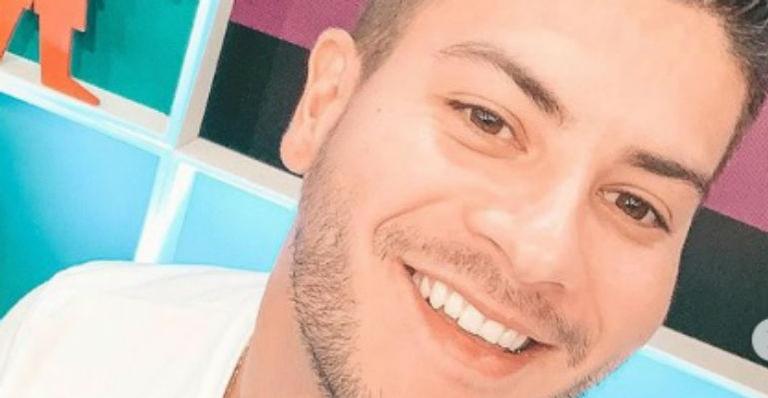 Arthur Aguiar posa com a filha em clique e comove seguidores: “Coisa mais linda do mundo essa foto”