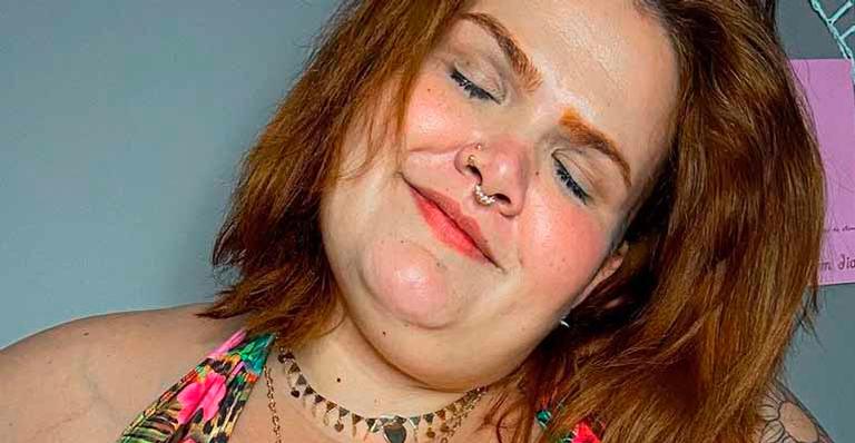 De biquíni, Thais Carla mostra corpo sem retoques e desabafa sobre gordofobia: “Senti na pele”