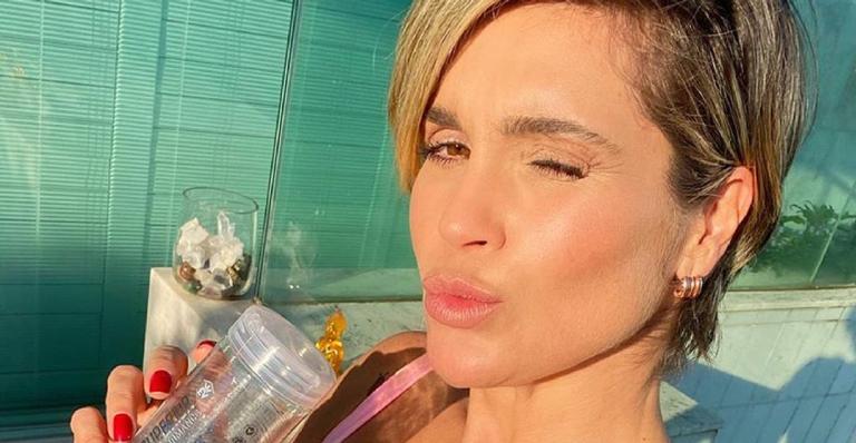 Com decote generoso, Flavia Alessandra arranca suspiros de seus seguidores