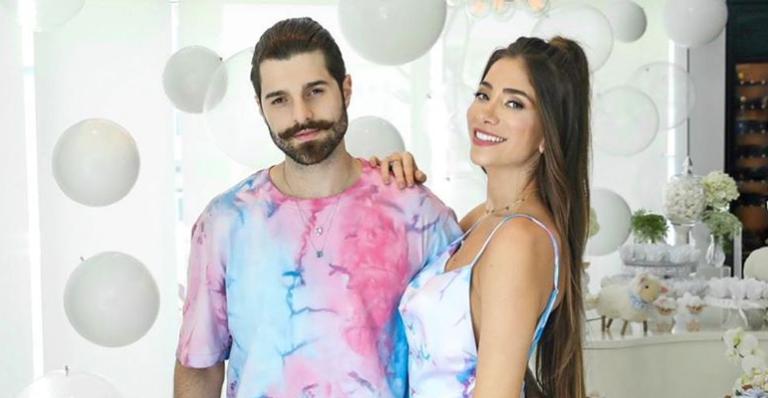 Com 5 meses de gravidez, Romana Novais surpreende com barriga negativa