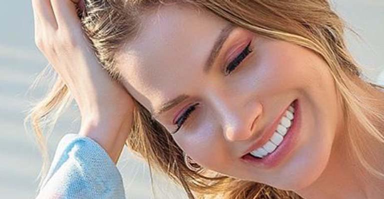 Puro luxo! Esposa de Gusttavo Lima arremata look com cinto grifado de R$ 50 mil e deixa fãs perplexos