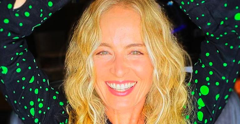 Angélica mostra look do dia e ostenta pernões aos 46 anos de shortinho: “Dando pinta”