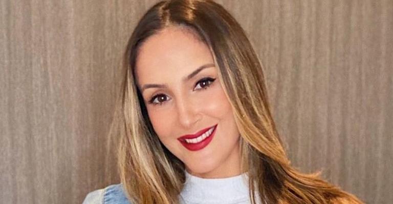 Claudia Leitte diverte seguidores com método inusitado de ensinar filha a falar: “Já está falando”