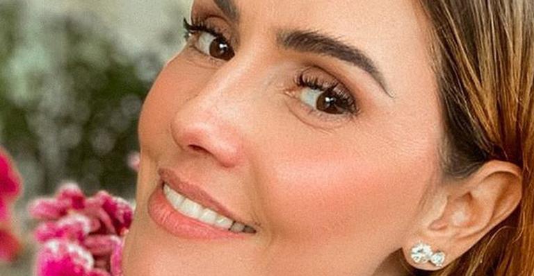 Surra de beleza! Deborah Secco repagina visual ruivo e anuncia: “Josimara está voltando”