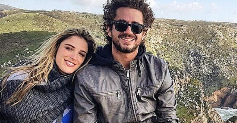 Felipe Andreoli resgata clique ao lado da esposa e dispara: ”Saudade de uma cachoeira”