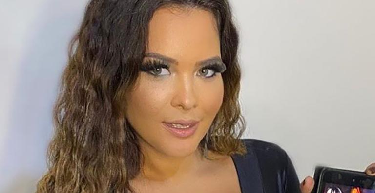 Fetichista! Geisy Arruda usa coleira erótica com seu nome e deixa decote generoso à mostra: “Sem palavras”