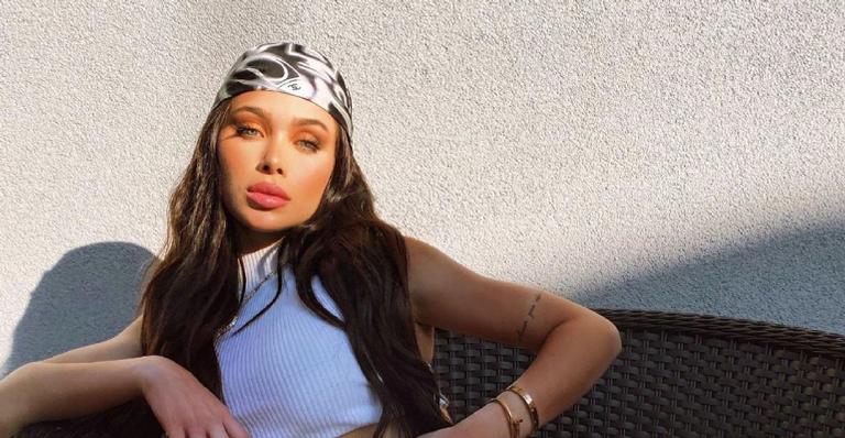 Flavia Pavanelli compartilha cliques de biquíni e deixa fãs boquiabertos