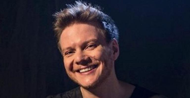 Michel Teló surge em clique raríssimo ao lado da mãe e faz linda homenagem: ”Te amo”