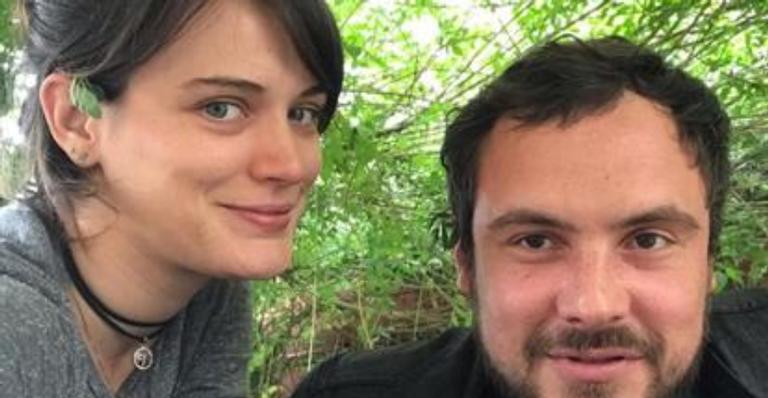 Após negarem separação, Sérgio Guizé e Bianca Bin são clicados juntos com Lima Duarte