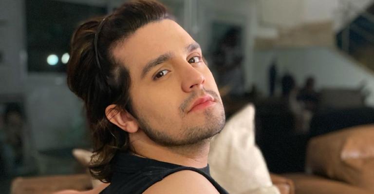 Luan Santana faz tatuagem nova junto da namorada, Jade Magalhães