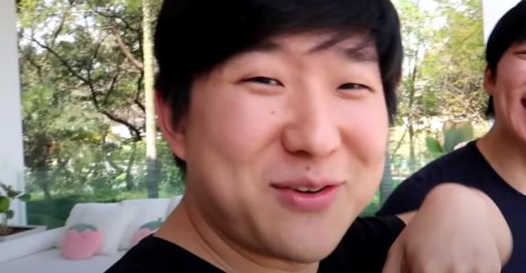Ex-BBB Pyong Lee apresenta irmão gêmeo médico e deixa seguidores boquiabertos: ”Idênticos!”