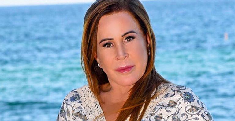 Zilu Camargo posa só de biquíni e deixa seios fartos em evidência: “Que corpaço”