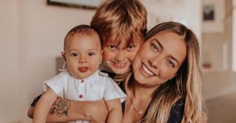Carol Dantas apresenta tatuagem especial em homenagem aos filhos, Valentin e Davi Lucca: ”Perfeita!”
