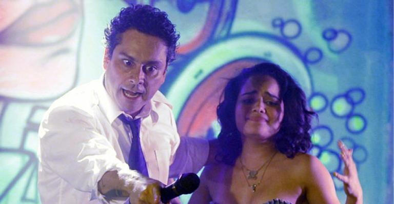 Fina Estampa: Baltazar se descontrola ao flagrar filha rebolando em show