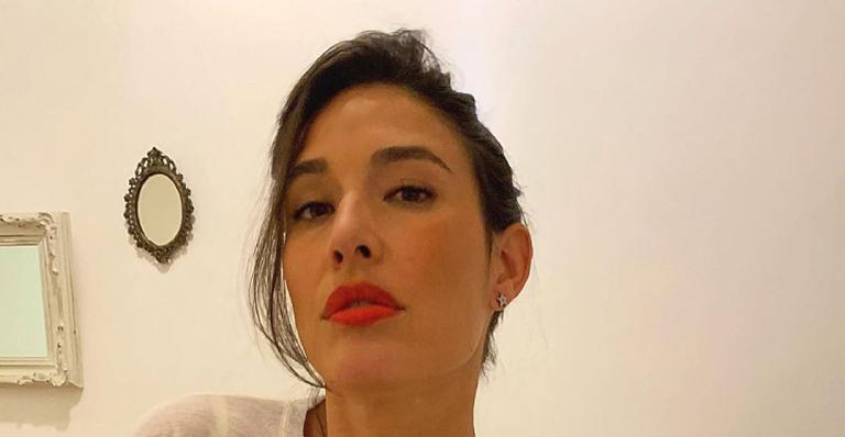 Nas alturas! Giselle Itié aparece suspendendo herdeiro em brincadeira inusitada