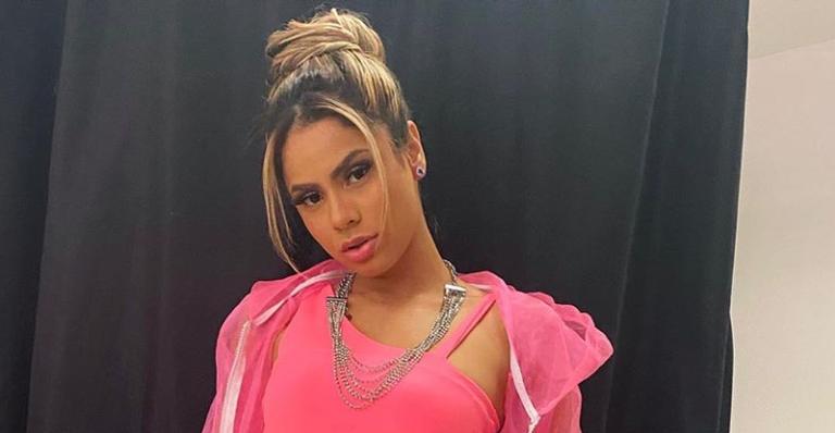Lexa esbanja boa forma em clique cheia de estilo e fala sobre experiência como apresentadora