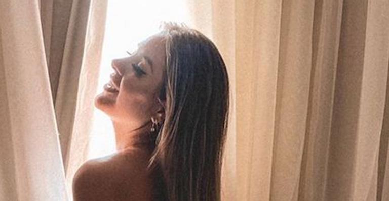 Ex-BBB Patrícia Leitte faz topless e exibe bumbum com calcinha fio-dental: “Tudo o que nós temos é o agora”