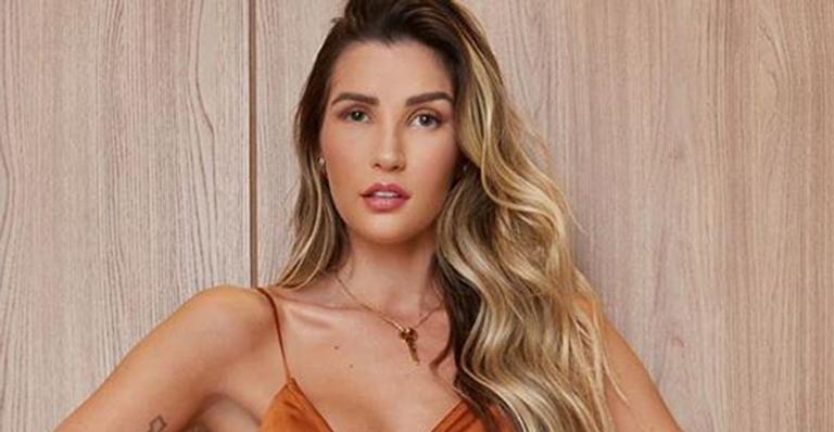 Ex-BBB Aline Gotschalg causa com look poderoso e dispensa roupa íntima: “Um espetáculo”