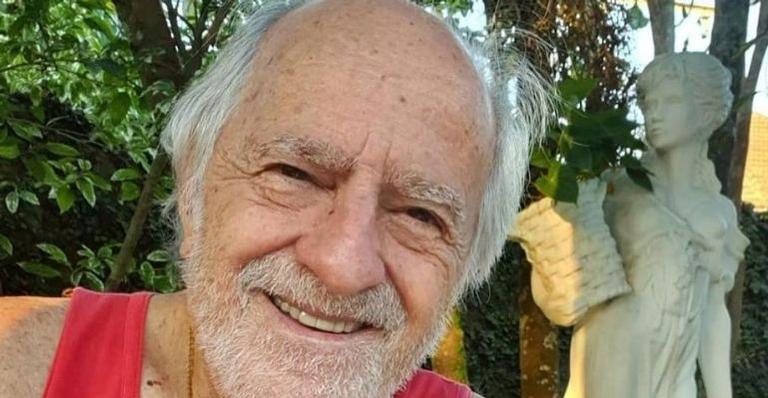 Ary Fontoura mostra clique hilário e derrete corações: “Será o Chapeuzinho-Vermelho?”