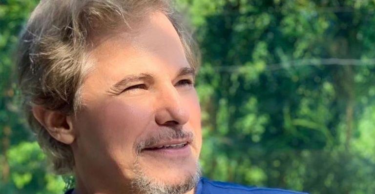 Edson Celulari mostra clique natural e derrete web: “Espantar o frio”