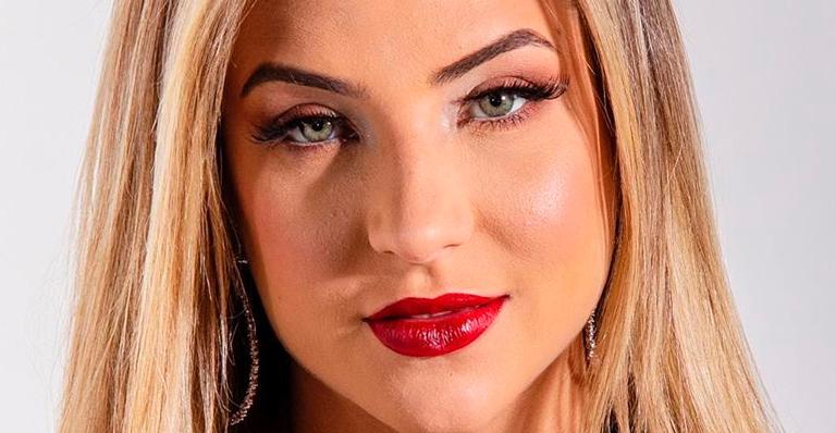 Ex-BBB Gabi Martins surpreende com look mulher fatal e decote generoso: “Lindeza”