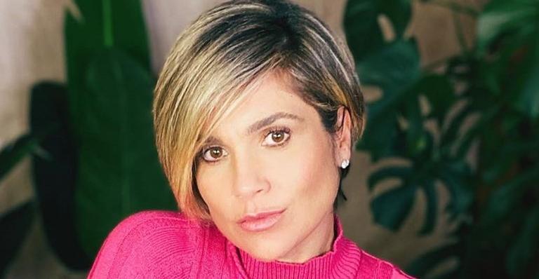 Aos 46 anos, Flávia Alessandra exibe barriga chapada durante treino na academia