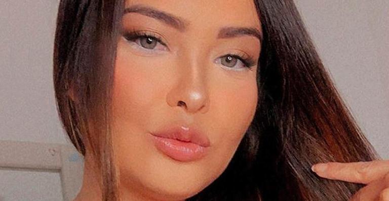 De lingerie, Geisy Arruda aposta em look angelical, mas não economiza no decote: “Sempre linda”