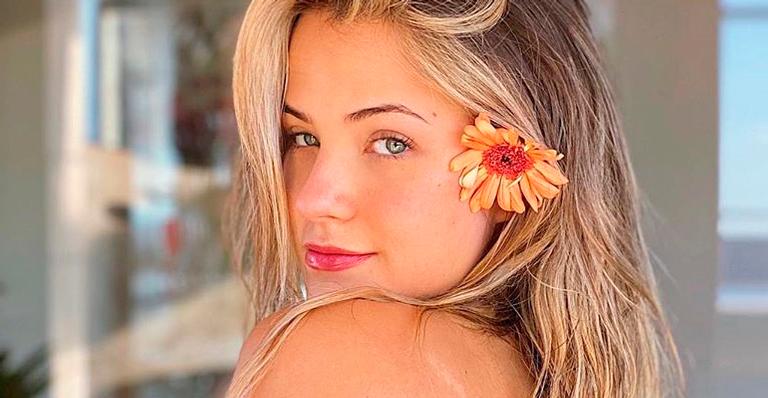 Ex-BBB Gabi Martins surge com biquíni de crochê sem alça e mostra corpão: “Maravilhosa”