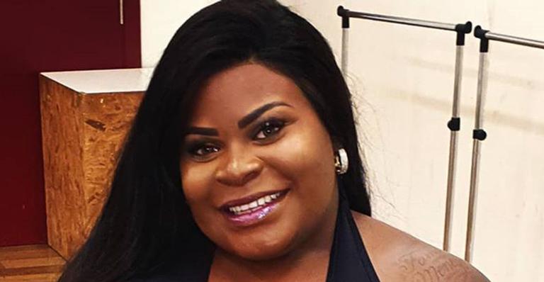 Jojo Todynho dispensa roupa íntima e posa com macacão coladíssimo: “Impossível dar conta”
