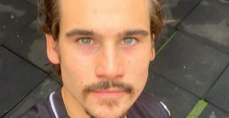 Nicolas Prattes relembra clique de quando criança e web morre de amores: “Coisa mais linda”