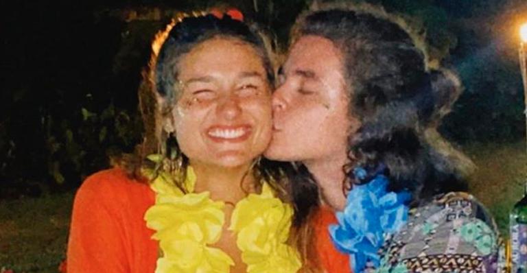 Sasha Meneghel aparece irreconhecível em flagra do namorado em supermercado