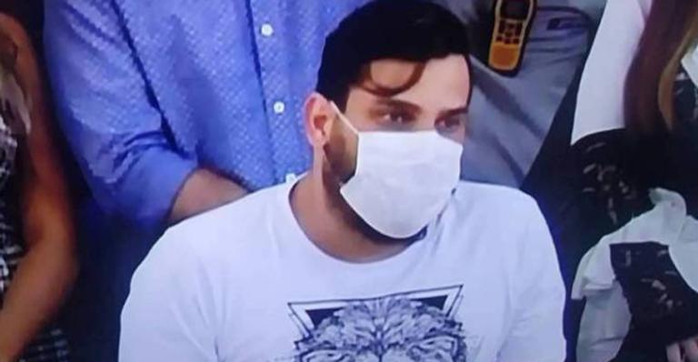 Sertanejo Cauan recebe alta após 8 dias na UTI por complicações da Covid-19: ‘Estou curado’