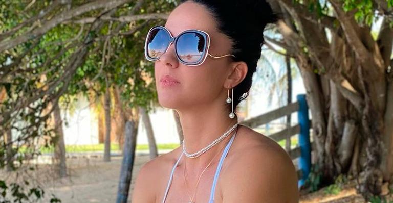Graciele Lacerda posa com microbiquíni e ostenta coxas poderosas: “Que mulher é essa?”